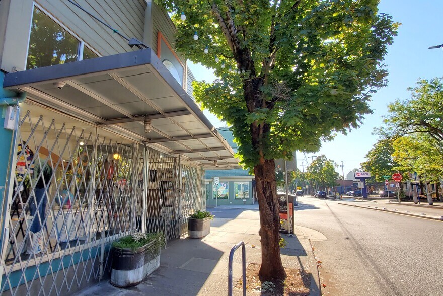 8621 N Lombard St, Portland, OR à vendre - Photo de l’immeuble – Image 2 sur 8