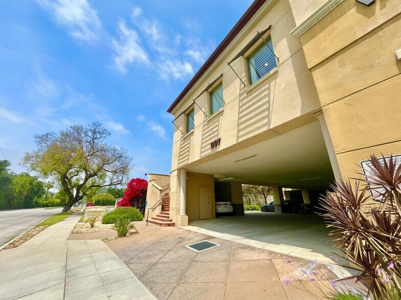 7 W Foothill Blvd, Arcadia, CA à vendre - Photo de l’immeuble – Image 3 sur 11