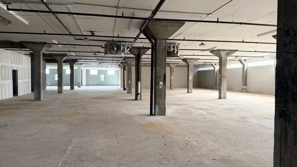 815 E 135th St, Bronx, NY à vendre - Photo intérieure – Image 2 sur 7