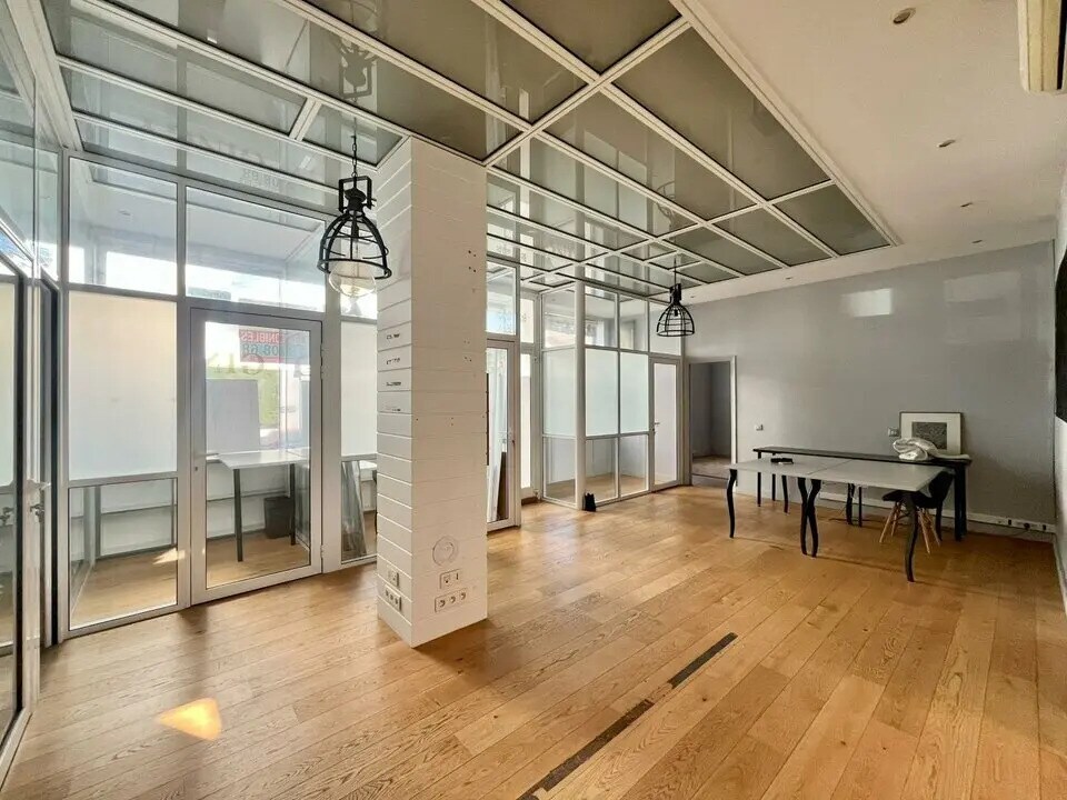 Local commercial dans Antibes à louer Photo intérieure– Image 1 sur 10