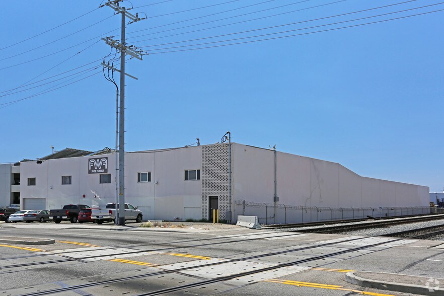 7005 Tujunga Ave, North Hollywood, CA à louer - Photo de l’immeuble – Image 3 sur 11