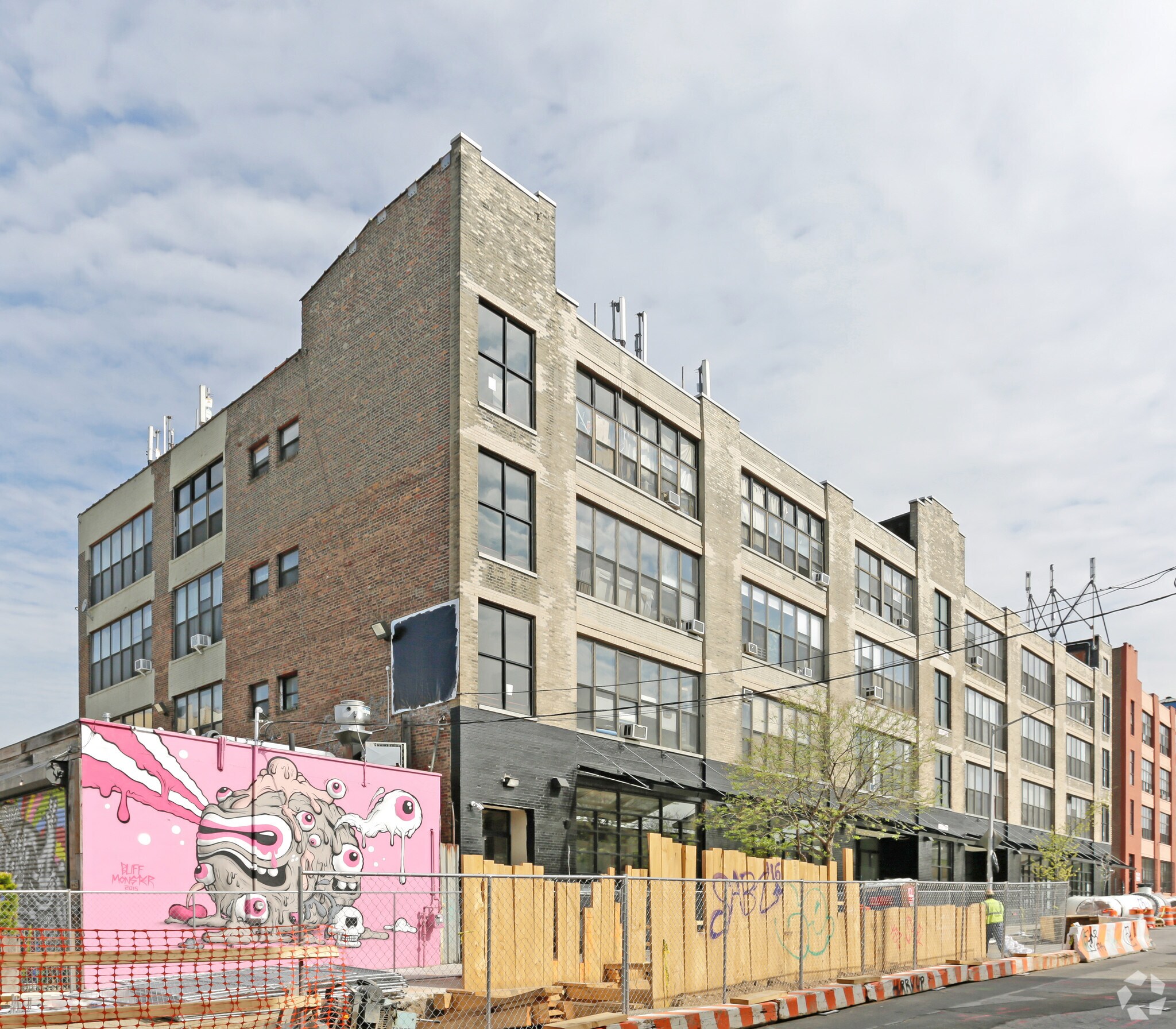 449-465 Troutman St, Brooklyn, NY à louer Photo principale– Image 1 sur 32