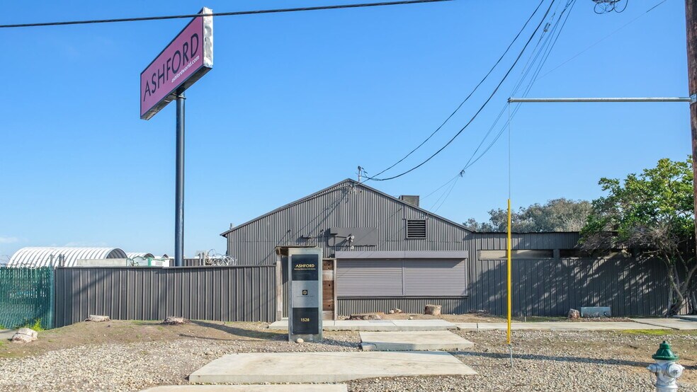1520-1528 N Sierra Vista Ave, Fresno, CA à vendre - Photo de l’immeuble – Image 3 sur 21