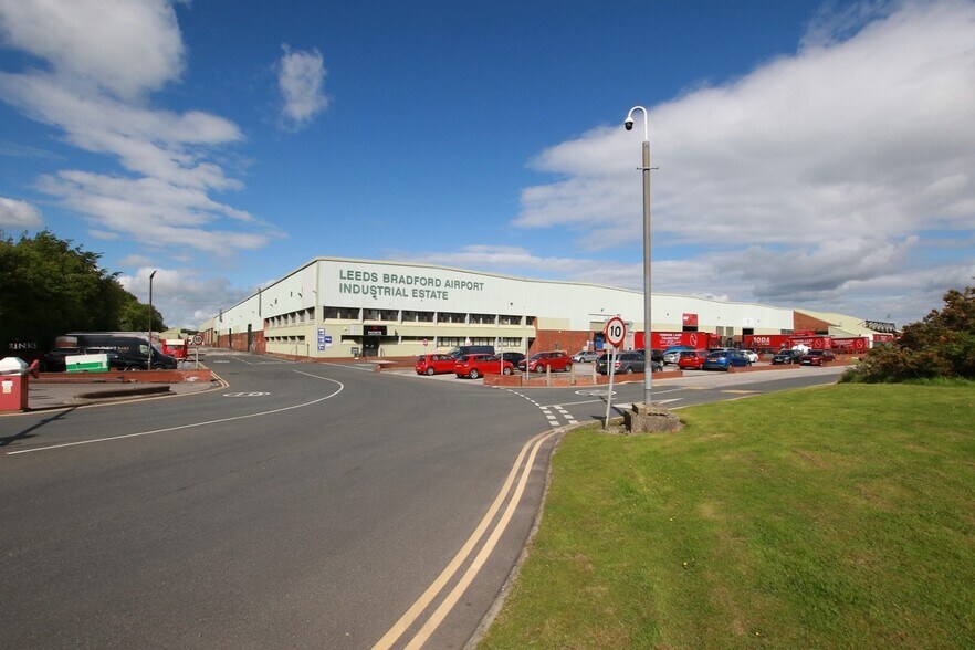 Harrogate Rd, Yeadon à louer - Photo de l’immeuble – Image 1 sur 6