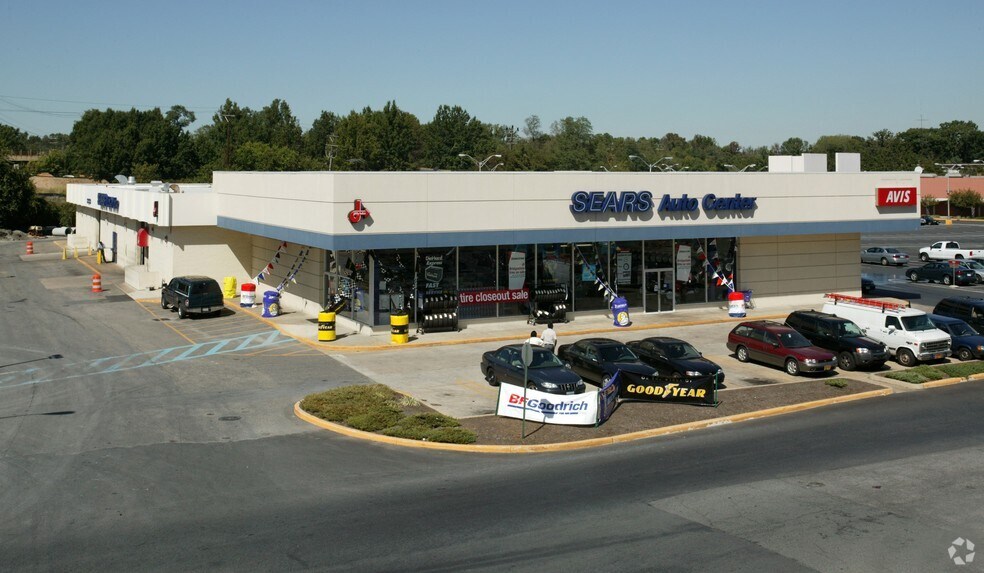 11259 New Hampshire Ave, Silver Spring, MD à louer - Photo de l’immeuble – Image 2 sur 4