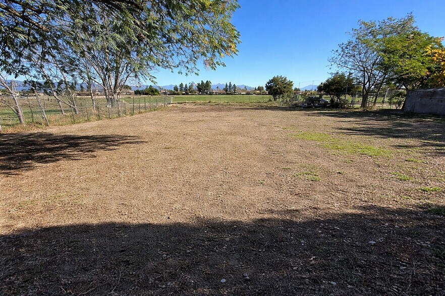 6831 Juniper Ave, Fontana, CA à vendre - Photo de l’immeuble – Image 2 sur 9