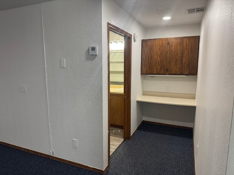 221-229 N I-35 Service Rd, Moore, OK à louer - Photo de l’immeuble – Image 3 sur 18