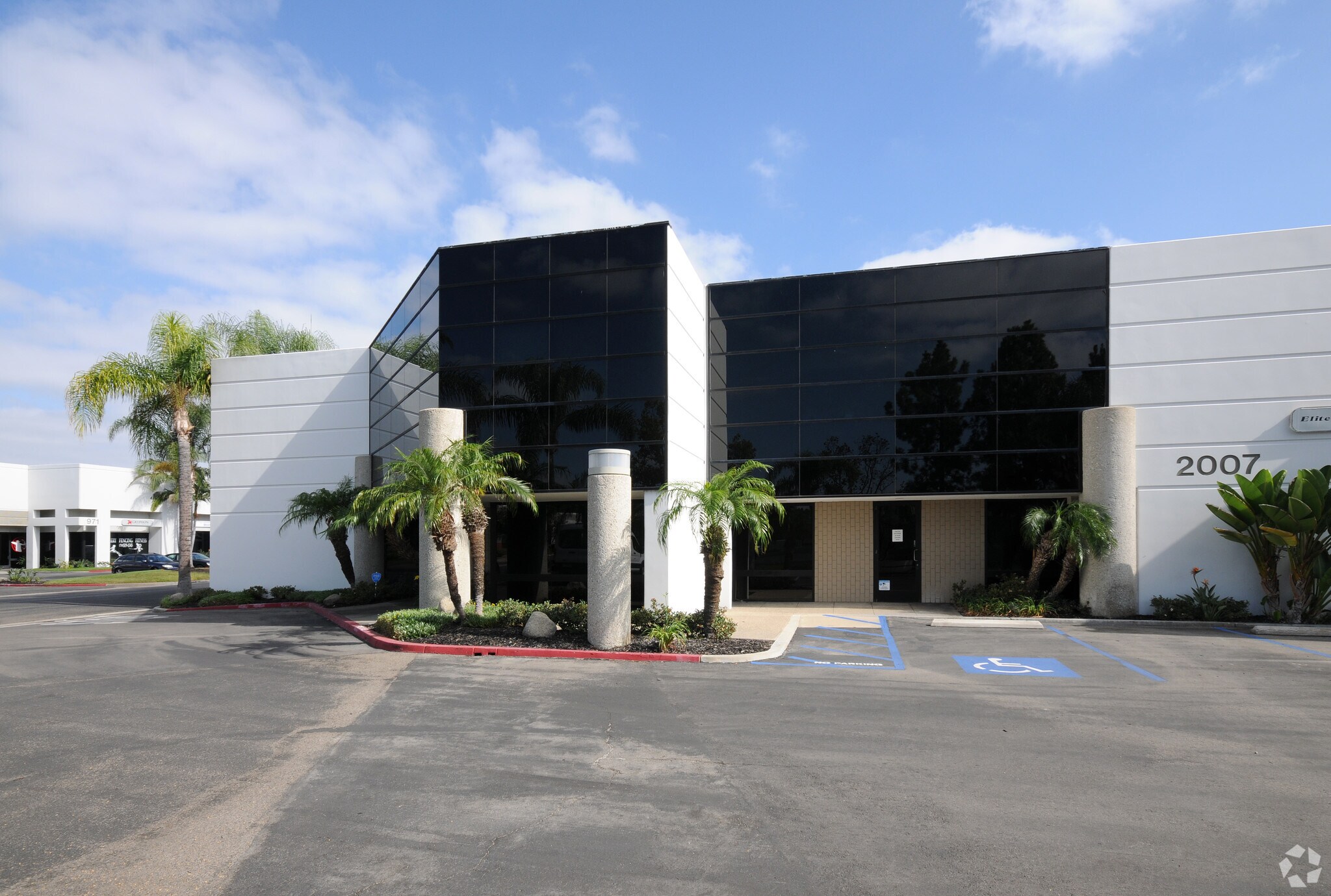 2001-2013 E Miraloma Ave, Placentia, CA à louer Photo principale– Image 1 sur 8