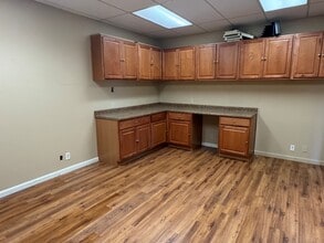 17525 Ventura Blvd, Encino, CA à louer Photo intérieure– Image 2 sur 5
