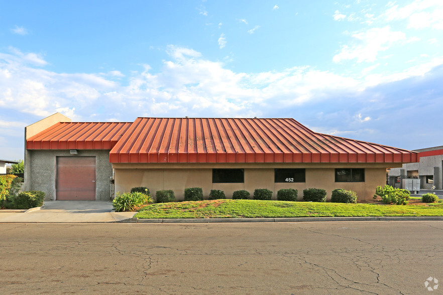 452 W Bedford Ave, Fresno, CA à louer - Photo de l’immeuble – Image 2 sur 6