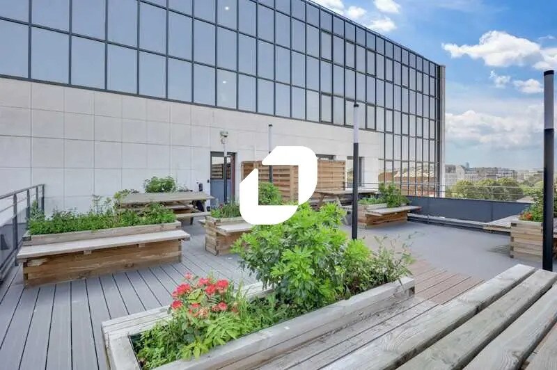 Local d’activités dans Saint-Denis à louer - Photo de l’immeuble – Image 1 sur 19