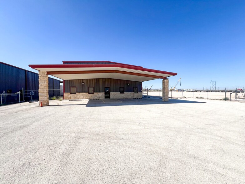 3303 N County Road 1108, Midland, TX à vendre - Photo de l’immeuble – Image 1 sur 1