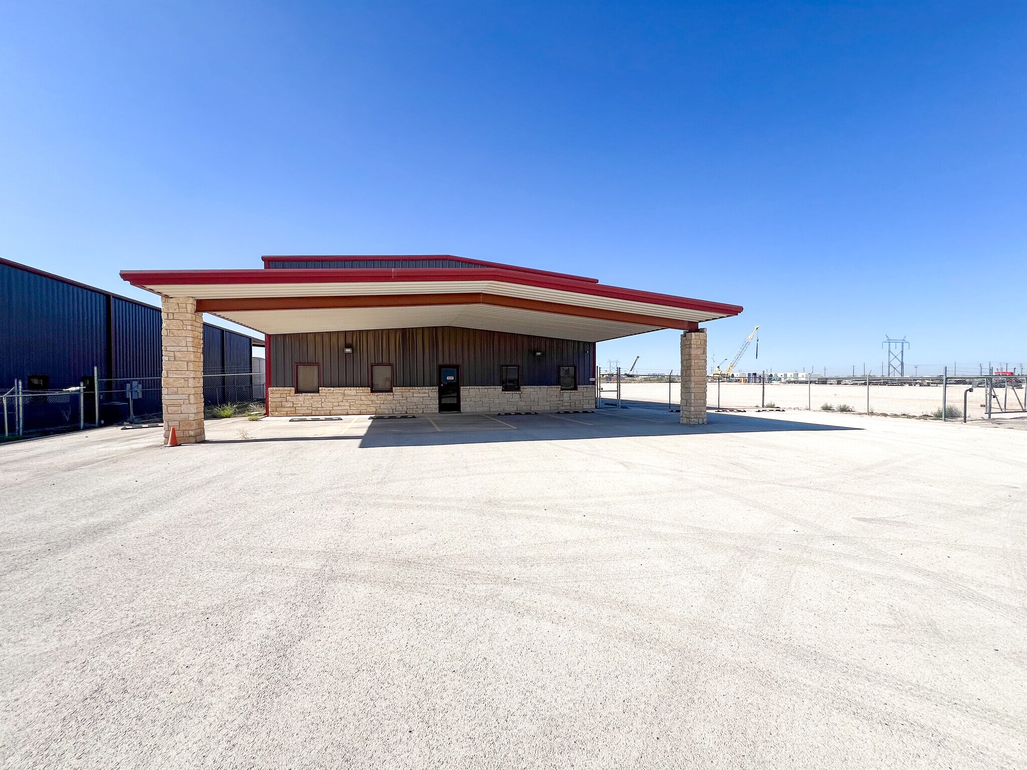 3303 N County Road 1108, Midland, TX à vendre Photo de l’immeuble– Image 1 sur 1
