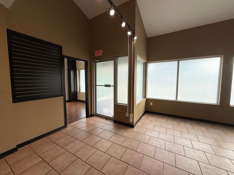 2359 Clearbrook Rd, Abbotsford, BC à louer - Photo de l’immeuble – Image 3 sur 14