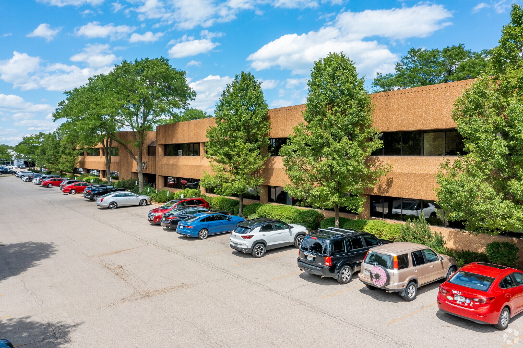 5150 N Port Washington Rd, Glendale, WI à louer Photo de l’immeuble– Image 1 sur 8