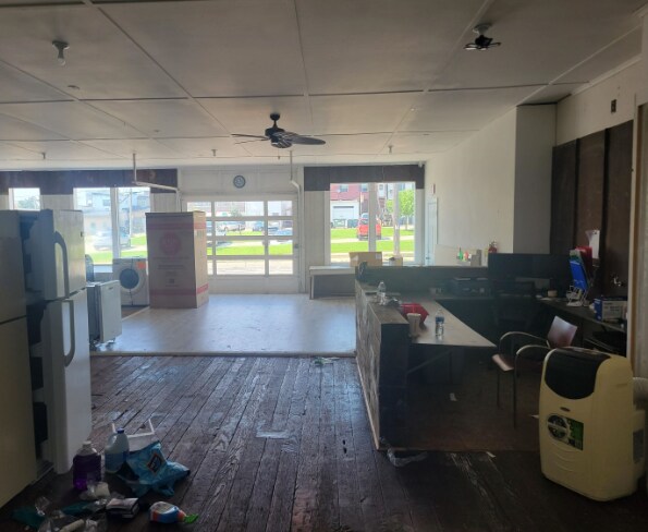 242 W Edgewater St, Portage, WI à vendre - Photo intérieure – Image 2 sur 3