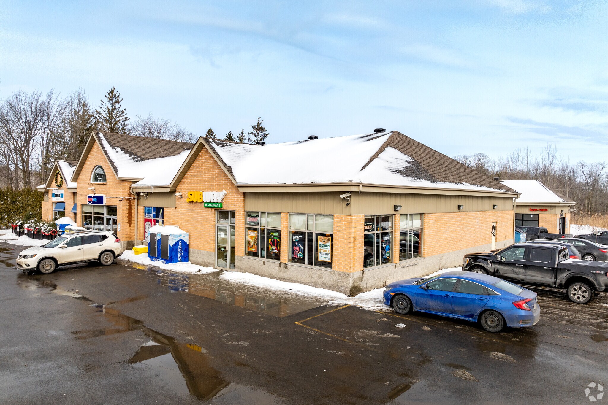 3235-3239 Rte Harwood, Vaudreuil-dorion, QC à vendre Photo principale– Image 1 sur 5