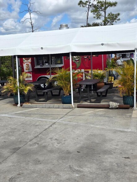 336 Gunnery Rd, Lehigh Acres, FL à vendre - Photo de l’immeuble – Image 2 sur 7