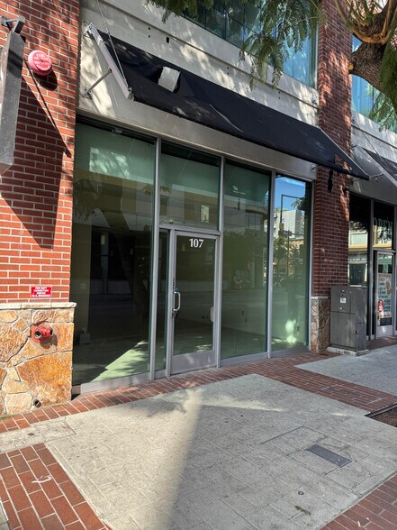 116 E Broadway, Glendale, CA à louer - Photo de l’immeuble – Image 2 sur 9