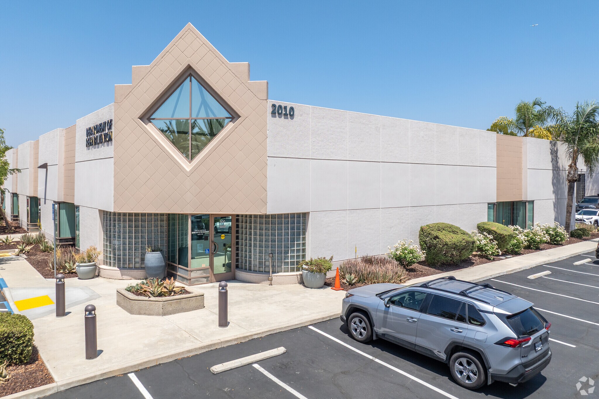 2010 Iowa Ave, Riverside, CA à louer Photo principale– Image 1 sur 5