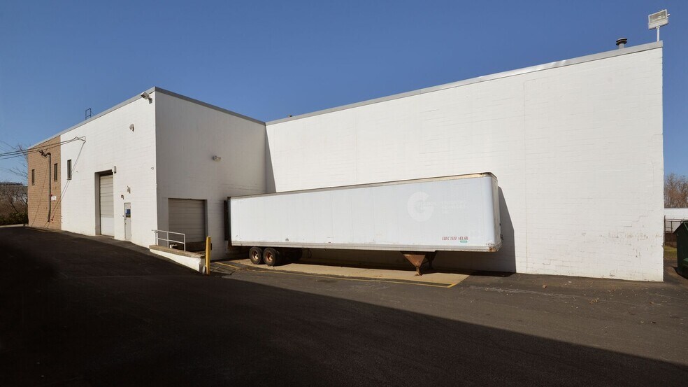 368 Starke Rd, Carlstadt, NJ à louer - Photo de l’immeuble – Image 2 sur 3