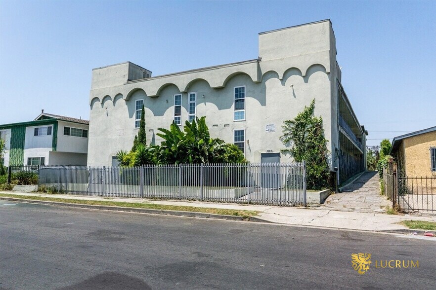 1683 S Longwood Ave, Los Angeles, CA à vendre - Photo de l’immeuble – Image 3 sur 29