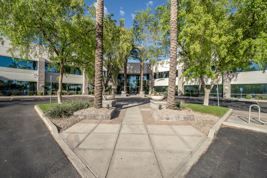 10400 N 25th Ave, Phoenix, AZ à louer - Photo de l’immeuble – Image 1 sur 7