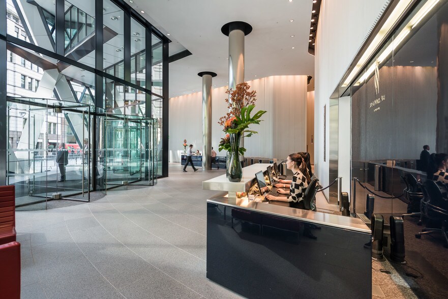 30 St Mary Axe, Londres à louer - Hall d’entrée – Image 3 sur 8
