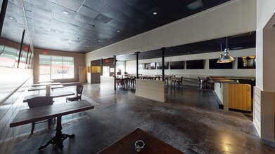 220 W Kings Hwy, Eden, NC à louer Photo intérieure– Image 2 sur 2