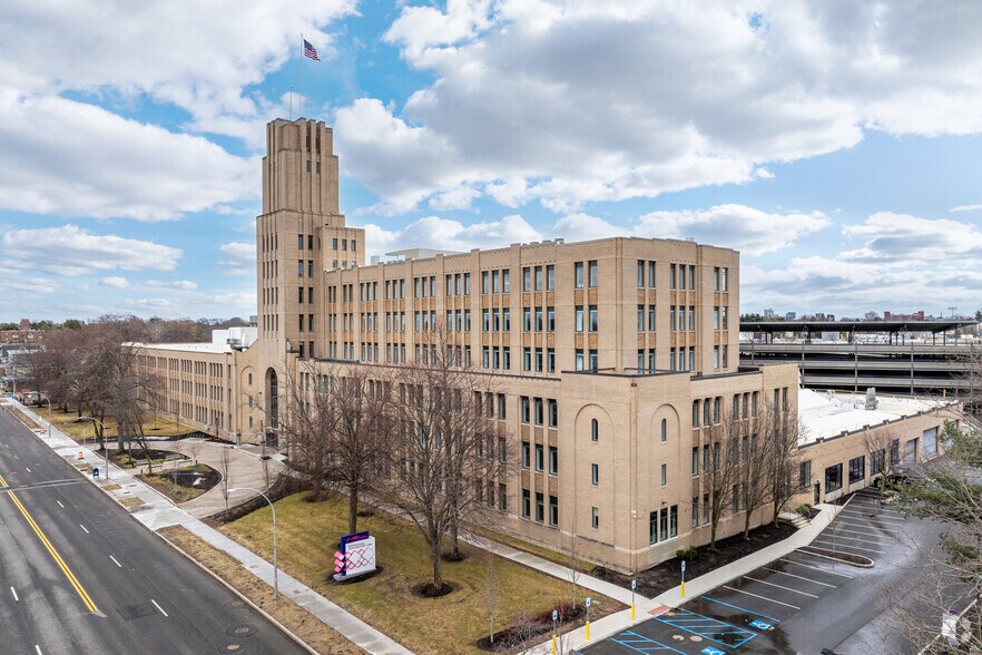 705 Mount Auburn St, Watertown, MA à louer - Photo de l’immeuble – Image 3 sur 7