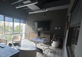 301 Arthur Godfrey Rd, Miami Beach, FL à louer Photo de l’immeuble– Image 2 sur 5