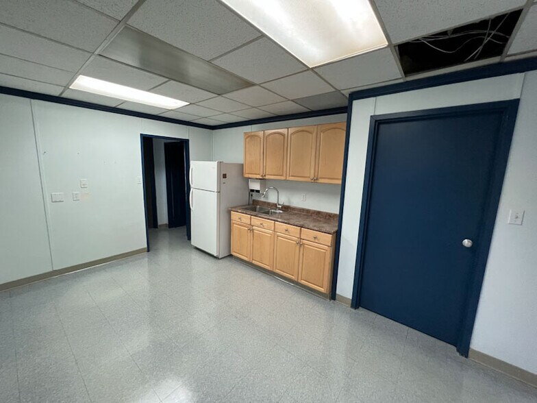 5809 98 St, Edmonton, AB à louer - Photo intérieure – Image 2 sur 9