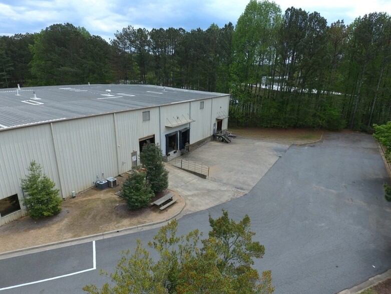 9330 Industrial Ter, Alpharetta, GA à louer - Photo de l’immeuble – Image 3 sur 8
