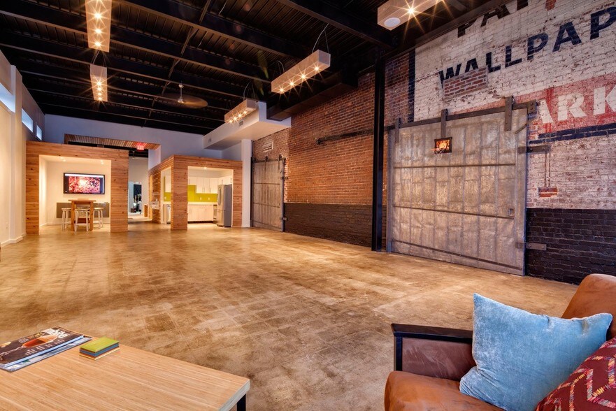 1735 Oak St, Kansas City, MO à louer - Photo de l’immeuble – Image 2 sur 6