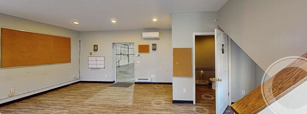 4214 North Point Blvd, Dundalk, MD à louer - Numérisation 3D Matterport – Image 2 sur 25