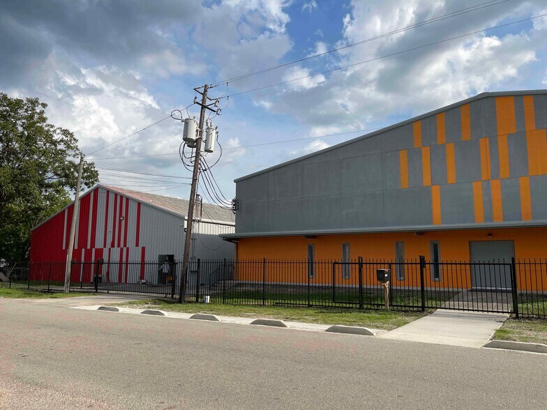 2202 Lone Oak Rd, Houston, TX à louer - Photo de l’immeuble – Image 3 sur 20