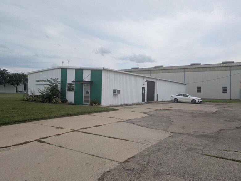 30 Commerce Park Dr, Dayton, OH à louer - Photo de l’immeuble – Image 2 sur 17