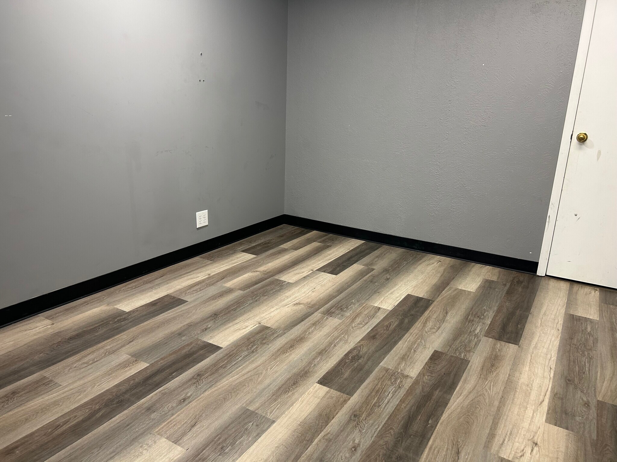 2734 W Kingsley Rd, Garland, TX à louer Photo intérieure– Image 1 sur 3