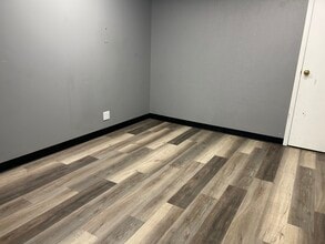 2734 W Kingsley Rd, Garland, TX à louer Photo intérieure– Image 1 sur 3