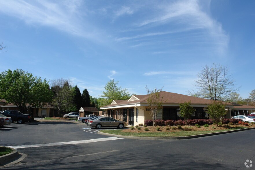6604 E WT Harris Blvd, Charlotte, NC à louer - Photo principale – Image 1 sur 3
