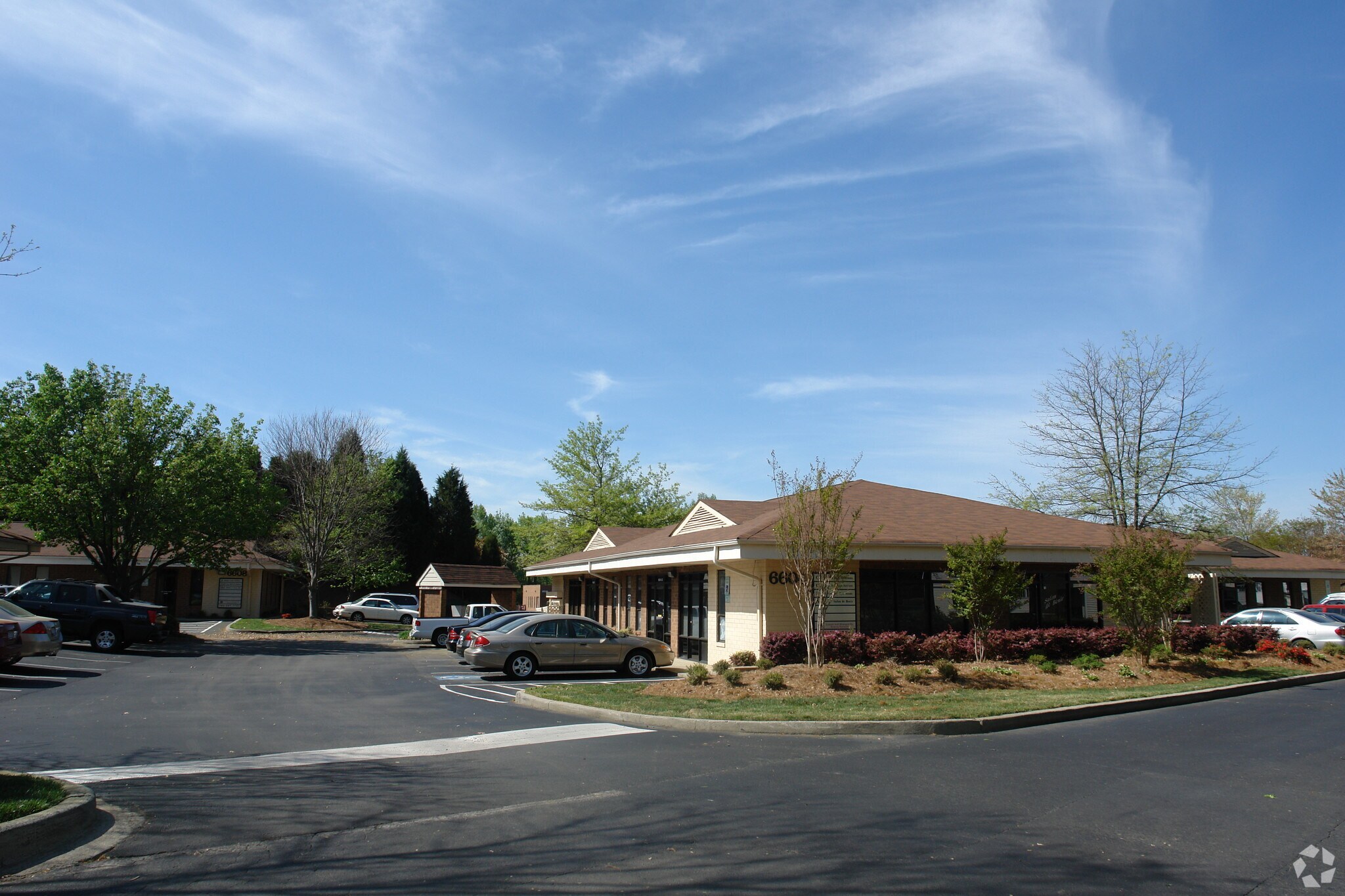 6604 E WT Harris Blvd, Charlotte, NC à louer Photo principale– Image 1 sur 4