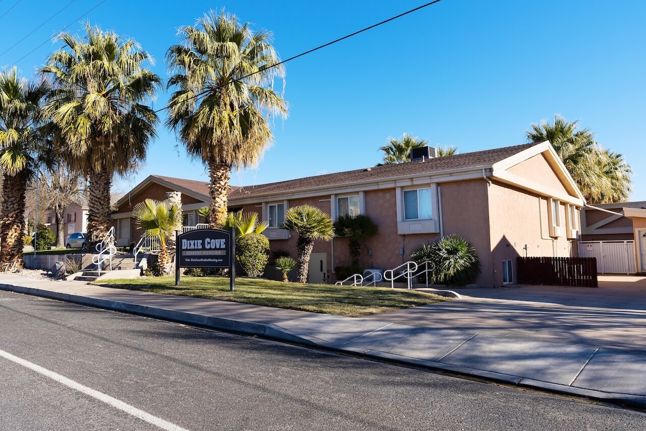 233 S 1000 E, St George, UT à vendre Photo principale– Image 1 sur 13