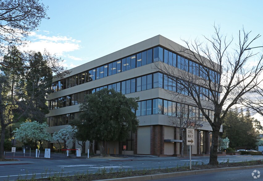 800 S Broadway, Walnut Creek, CA à louer - Photo de l’immeuble – Image 3 sur 6