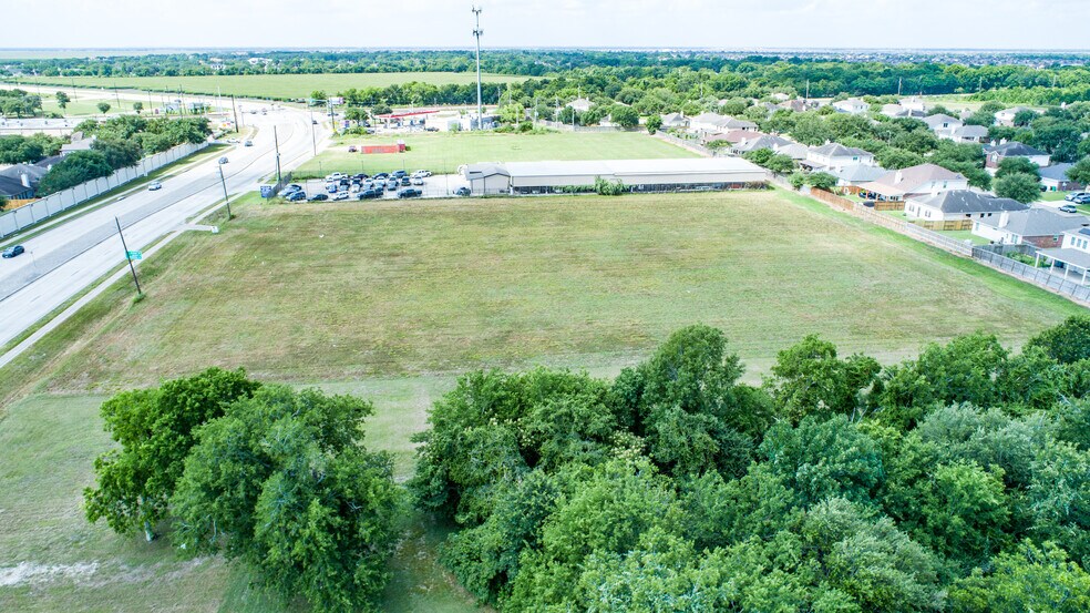 303 Crabb River Rd, Richmond, TX à vendre - Photo de l’immeuble – Image 2 sur 4