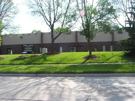 21291 Hilltop St, Southfield, MI à louer - Photo de l’immeuble – Image 1 sur 16