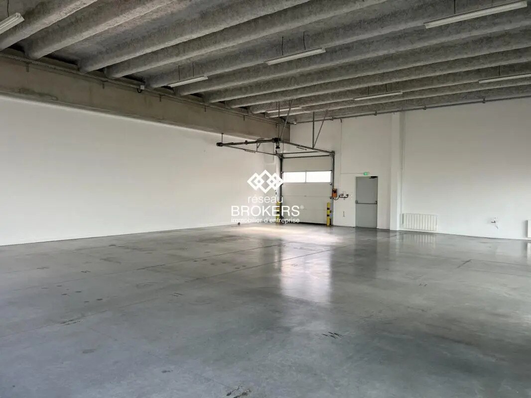 Local d’activités dans Saint-Priest à louer Photo de l’immeuble– Image 1 sur 4