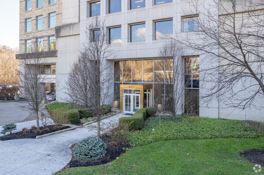 615 Elsinore Pl, Cincinnati, OH à louer - Photo de l’immeuble – Image 3 sur 6
