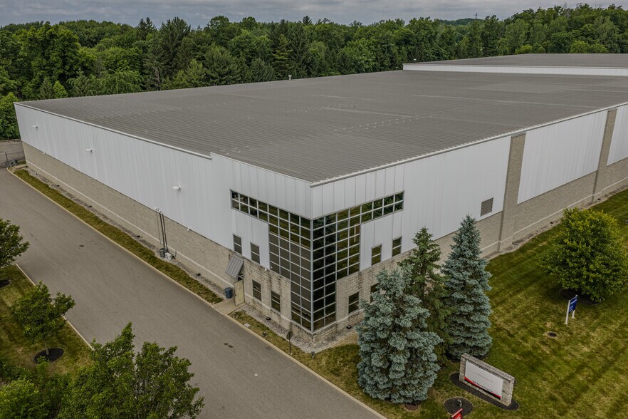8295 Bavaria Dr, Macedonia, OH à louer - Photo de l’immeuble – Image 3 sur 10