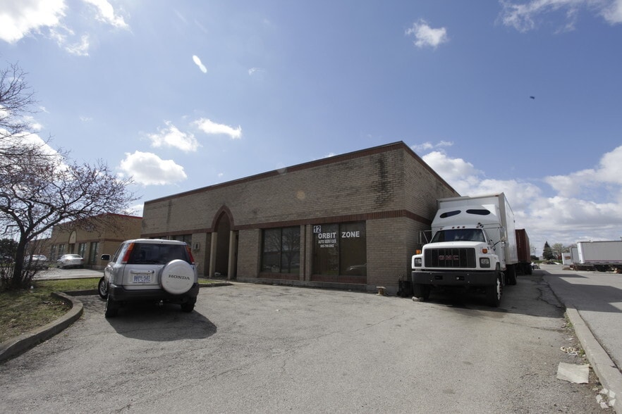 12 Strathearn Av, Brampton, ON à vendre - Photo principale – Image 1 sur 4