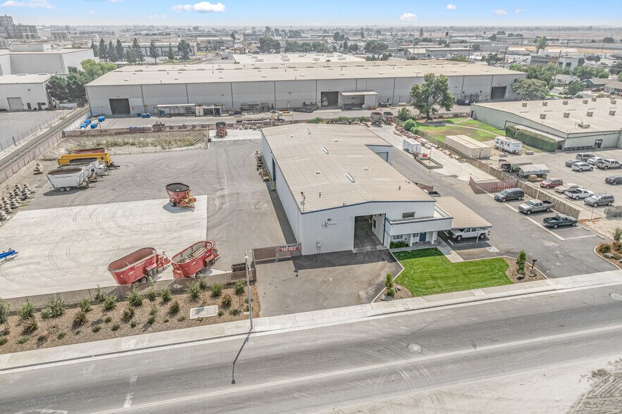 861 E Levin Ave, Tulare, CA à louer - Photo de l’immeuble – Image 2 sur 9